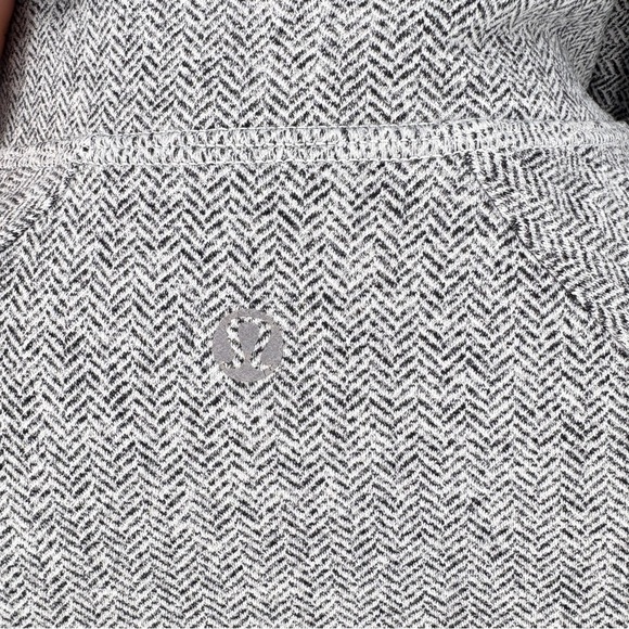 Lululemon Women's Size 8 Herringbone Grey Full Zip Athletic‎ Asana Jacket - Picture 5 of 10
